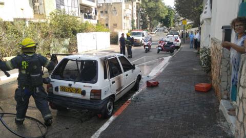 רכב פרטי עלה באש ברחוב - חדשות בפתח תקווה