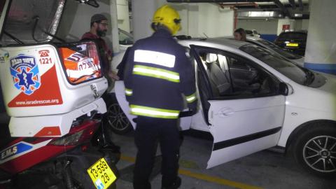 תינוקת ננעלה בתוך רכב בחניון, - חדשות בפתח תקווה