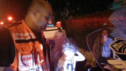 תינוק וילדה בת שנתיים חולצו - חדשות בפתח תקווה