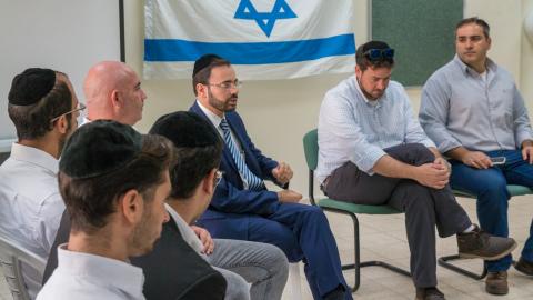 חרדים בשרות לאומי - חינוך בפתח תקווה
