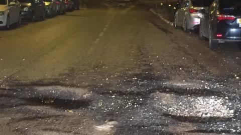 בשל הגשמים נפערו בורות בכבישים - חדשות בפתח תקווה