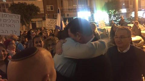 היילכו שניים בלתי אם נועדו - חיי זוהר בפתח תקווה