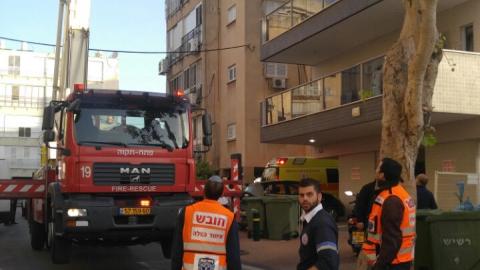 חולץ אדם עם מנוף מקומה - חדשות בפתח תקווה