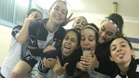 כדורגל בנות: קבוצת הנערות של - ספורט בפתח תקווה