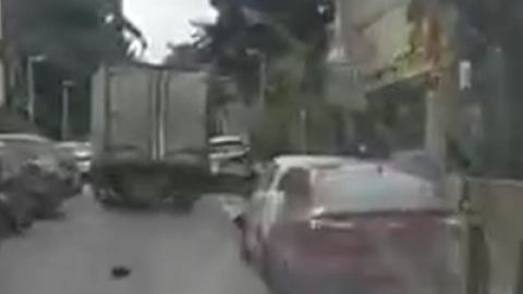 נהג משאית פגע בעשרות כלי - חדשות בפתח תקווה