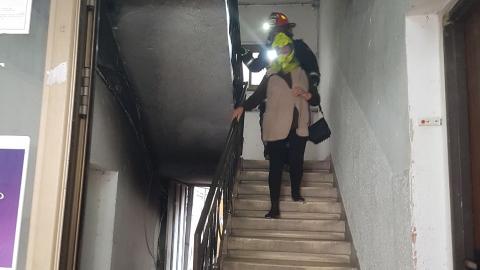 שריפה בדירות מחולקות בבניין מגורים - חדשות בפתח תקווה