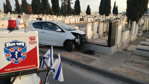 2 רכבים התנגשו בתוך בית - חדשות בפתח תקווה