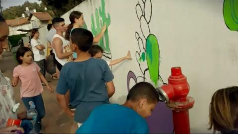 בני נוער מפ"ת הוסיפו צבע - מעשים טובים בפתח תקווה