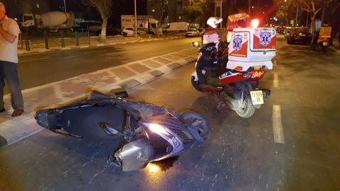 רוכב אופנוע נפגע מאוטובוס ברחוב - חדשות בפתח תקווה