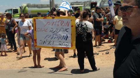 מפגינים נגד העתקת התחנה המרכזית - חדשות בפתח תקווה