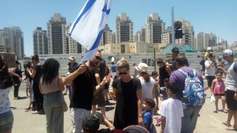 מפגינים נגד העתקת התחנה המרכזית - חדשות בפתח תקווה