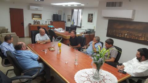 ראש העיר בוחן דרך חוקית - חדשות בפתח תקווה