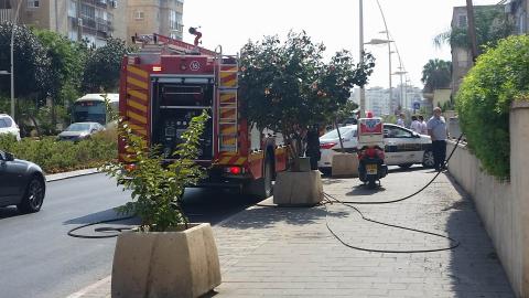 רכב עלה באש בבניין ברחוב - חדשות בפתח תקווה