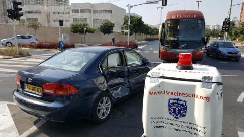 פצוע קל בן 35 בתאונת - חדשות בפתח תקווה