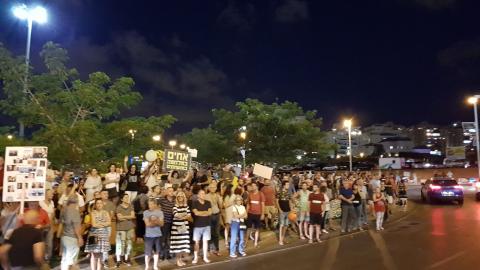אלפים במחאה במוצ"ש ובהם דפני - חדשות בפתח תקווה