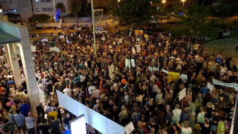 אלפים במחאה במוצ"ש ובהם דפני - חדשות בפתח תקווה