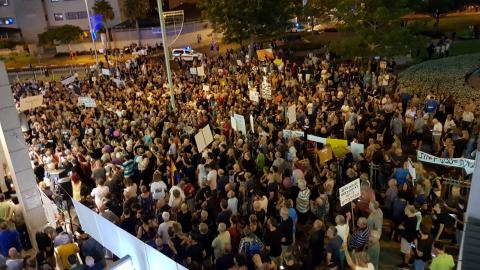 אלפים במחאה במוצ"ש ובהם דפני - חדשות בפתח תקווה