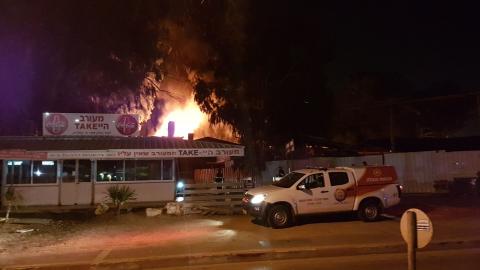 הלילה: שריפה גדולה במפעל לצבעים - חדשות בפתח תקווה