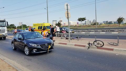 רוכבת אופניים בת 13 נפגעה - חדשות בפתח תקווה