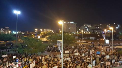 בכיכר גורן הפגנות: יותר מ-2000 - חדשות בפתח תקווה