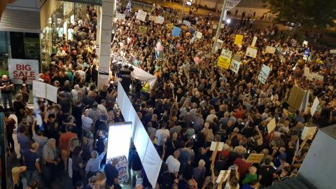 בכיכר גורן הפגנות: יותר מ-2000 - חדשות בפתח תקווה
