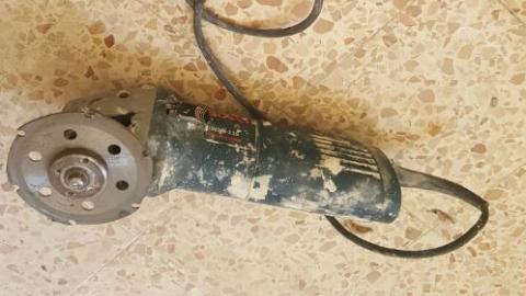 פועל נחתך מדיסק חשמלי תוך - חדשות בפתח תקווה