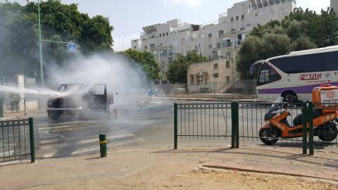 רכב עלה באש סמוך לגן - חדשות בפתח תקווה
