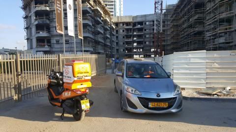 פועל נפל מסולם ברח' הראשונים - חדשות בפתח תקווה