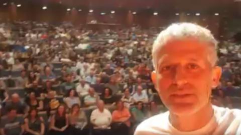 כשאיירון מן מציע נישואין לשיננית: - תרבות ופנאי בפתח תקווה