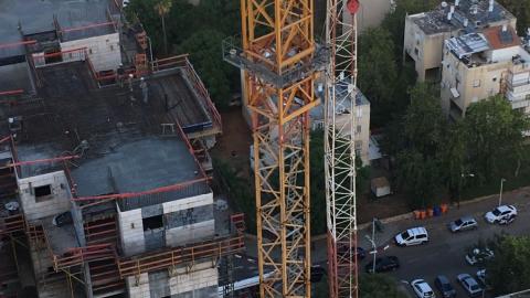 חלק ממנוף קרס באתר בניה - חדשות בפתח תקווה