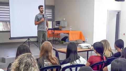 תושב פתח תקווה השחקן שלומי - חינוך בפתח תקווה
