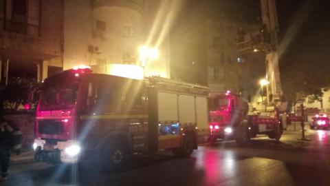 לפנות בוקר: שריפה בבניין ברחוב - חדשות בפתח תקווה
