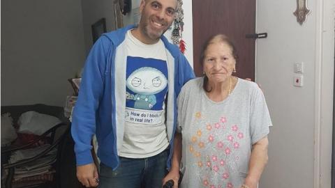 אייל בעל חנות מפ"ת החזיר - מעשים טובים בפתח תקווה
