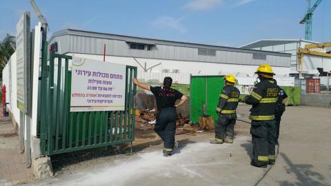 שריפה פרצה במתקן קרטונים באזור - חדשות בפתח תקווה