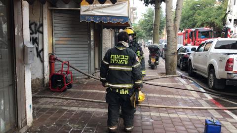 שריפה במבנה נטוש ברחוב פינסקר - חדשות בפתח תקווה