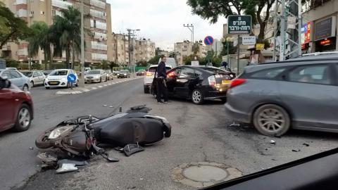 רוכב אופנוע נפצע בינוני מפגיעת - חדשות בפתח תקווה