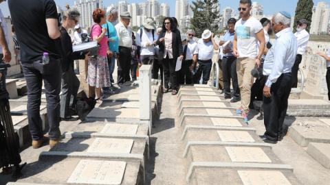 הכנסת אישרה בקריאה שלישית: פתיחת - חדשות בפתח תקווה
