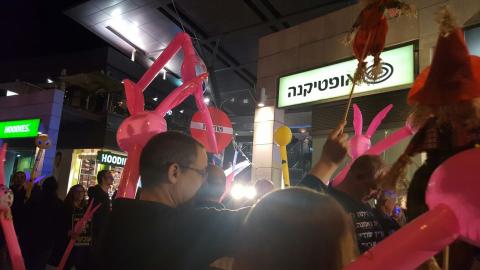פרופ' ירון זליכה בכיכר גורן - חדשות בפתח תקווה