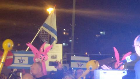 פרופ' ירון זליכה בכיכר גורן - חדשות בפתח תקווה