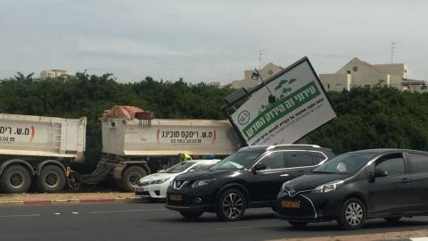 בשעה זו בצומת העיפרון: משאית - חדשות בפתח תקווה