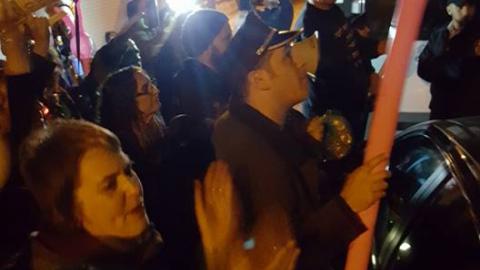 המפגינים שרו ליועמ"ש סמוך - חדשות בפתח תקווה