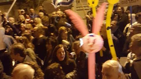 המפגינים שרו ליועמ"ש סמוך - חדשות בפתח תקווה