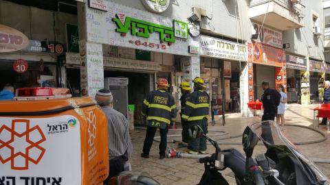 2 פצועים בשריפה בפיצרייה ברחוב - חדשות בפתח תקווה