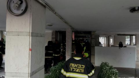 שריפה צמוד לבניין מגורים ברחוב - חדשות בפתח תקווה