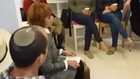 ערב זיכרון בסלון בשכונת אם - קהילות בפתח תקווה