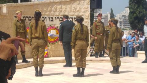 בשעה זו מתקיים טקס יום - חדשות בפתח תקווה