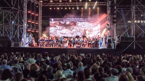 בערב יום הזיכרון בפארק הגדול: - תרבות ופנאי בפתח תקווה