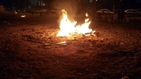 "ראיתי נערים שנכנסים למדורה ובועטים - חדשות בפתח תקווה