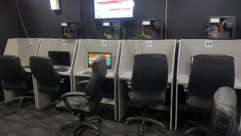 שוטרים פשטו על עסק למשחקי - חדשות בפתח תקווה