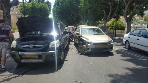נהגת נפצעה קל בתאונה בין - חדשות בפתח תקווה